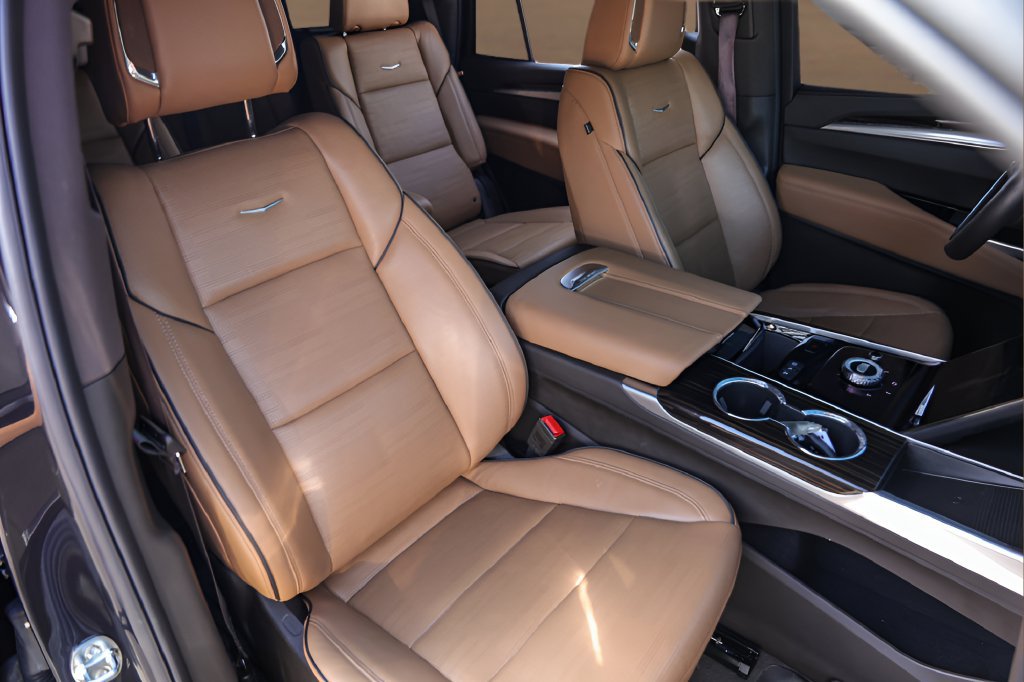 Certified 2025 Cadillac Escalade Premium Luxury w/ Touring Package AWD/4WD image 30