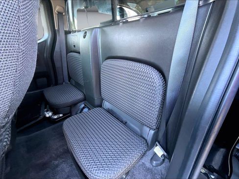 Used 2005 Nissan Frontier LE AWD/4WD image 19