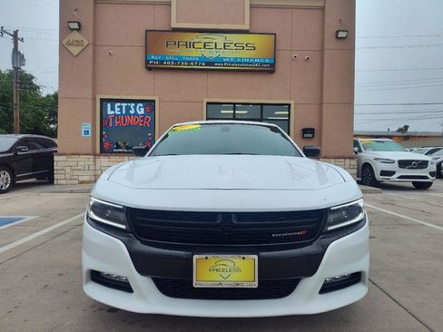 Used 2017 Dodge Charger SXT w/ Blacktop Package RWD image 9