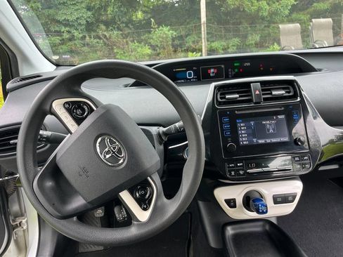 Used 2016 Toyota Prius Two FWD image 12