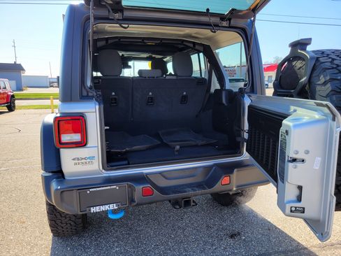 Used 2024 Jeep Wrangler Unlimited image 19