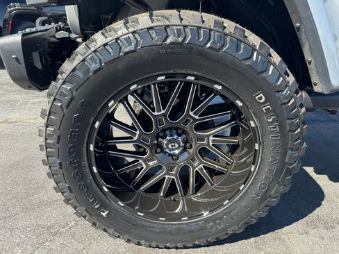 Used 2023 Jeep Gladiator Sport image 10