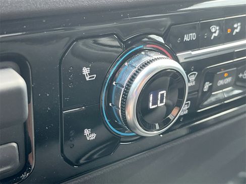 New 2025 GMC Sierra 1500 SLE w/ Max Trailering Package image 28