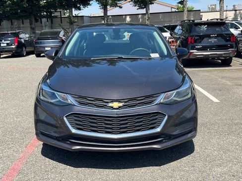 Used 2017 Chevrolet Cruze LT FWD image 4