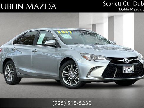 Used 2017 Toyota Camry SE image 1