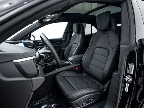 Certified 2025 Porsche Macan 4 Electric image 5