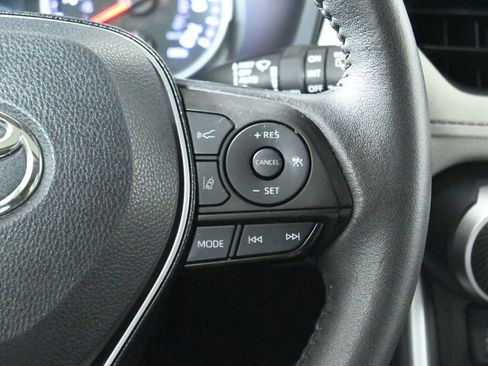 Used 2021 Toyota RAV4 XLE w/ Convenience Package image 17