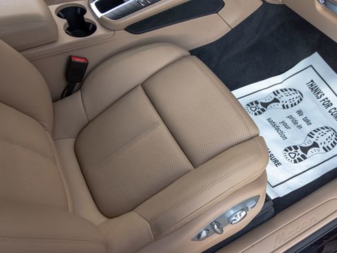 Certified 2020 Porsche Macan AWD/4WD image 54