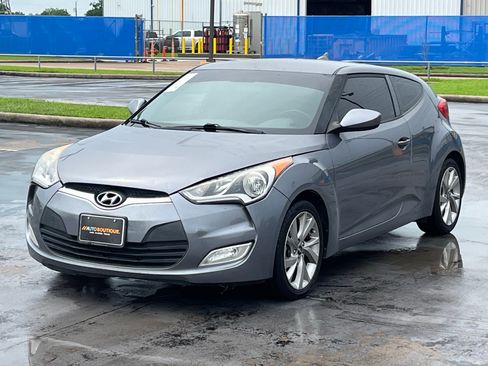 Used 2017 Hyundai Veloster FWD image 5