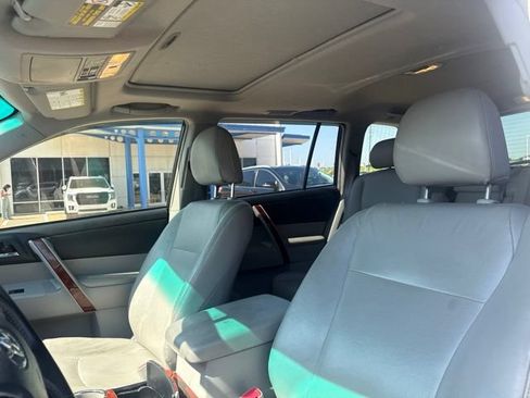 Used 2013 Toyota Highlander Limited AWD/4WD image 11