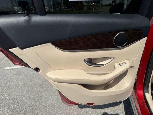 Used 2019 Mercedes-Benz GLC 300 image 11