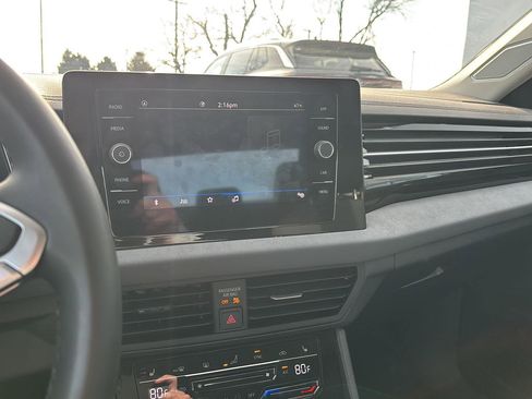 Used 2025 Volkswagen Jetta SE image 14