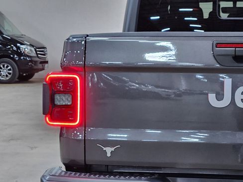 Used 2021 Jeep Gladiator Overland image 20