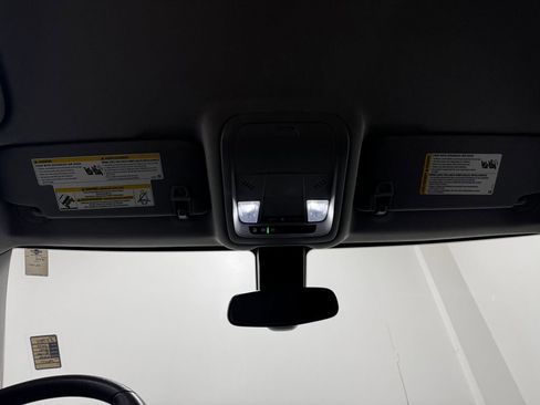 Used 2024 GMC Terrain SLE image 30