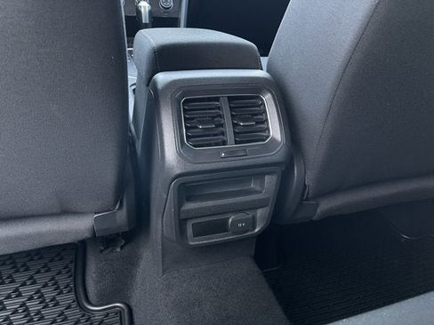 Used 2018 Volkswagen Tiguan S image 25