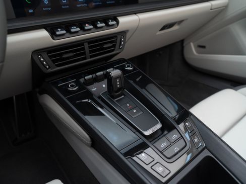 Certified 2026 Porsche 911 GTS image 29