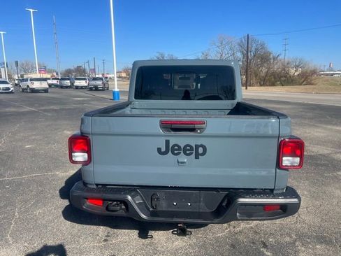 Used 2025 Jeep Gladiator Sport image 5