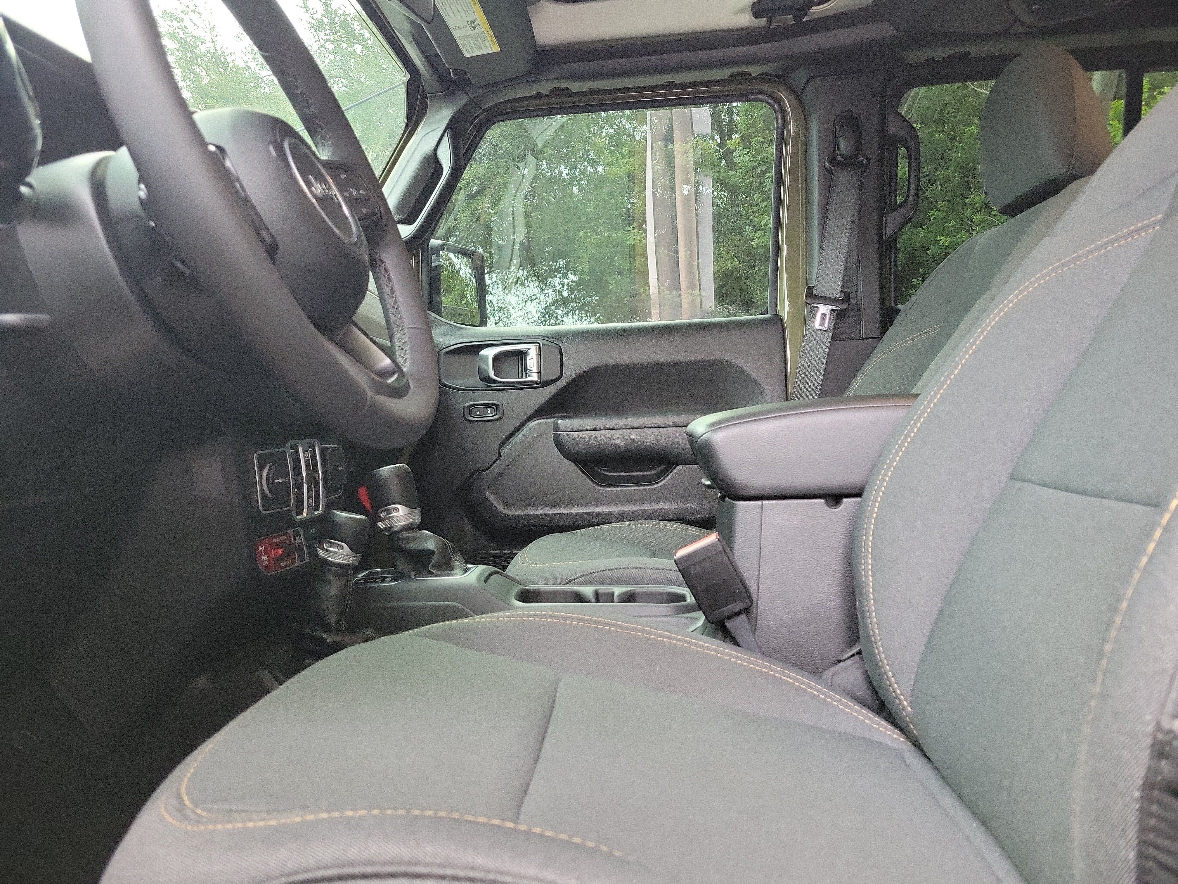 Used 2025 Jeep Gladiator Sport AWD/4WD image 18