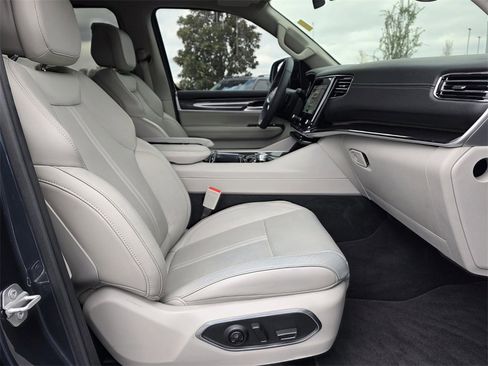 Used 2024 Jeep Wagoneer 4WD image 29