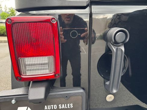 Used 2014 Jeep Wrangler Rubicon AWD/4WD image 14