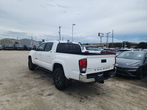 Used 2022 Toyota Tacoma SR5 RWD image 5