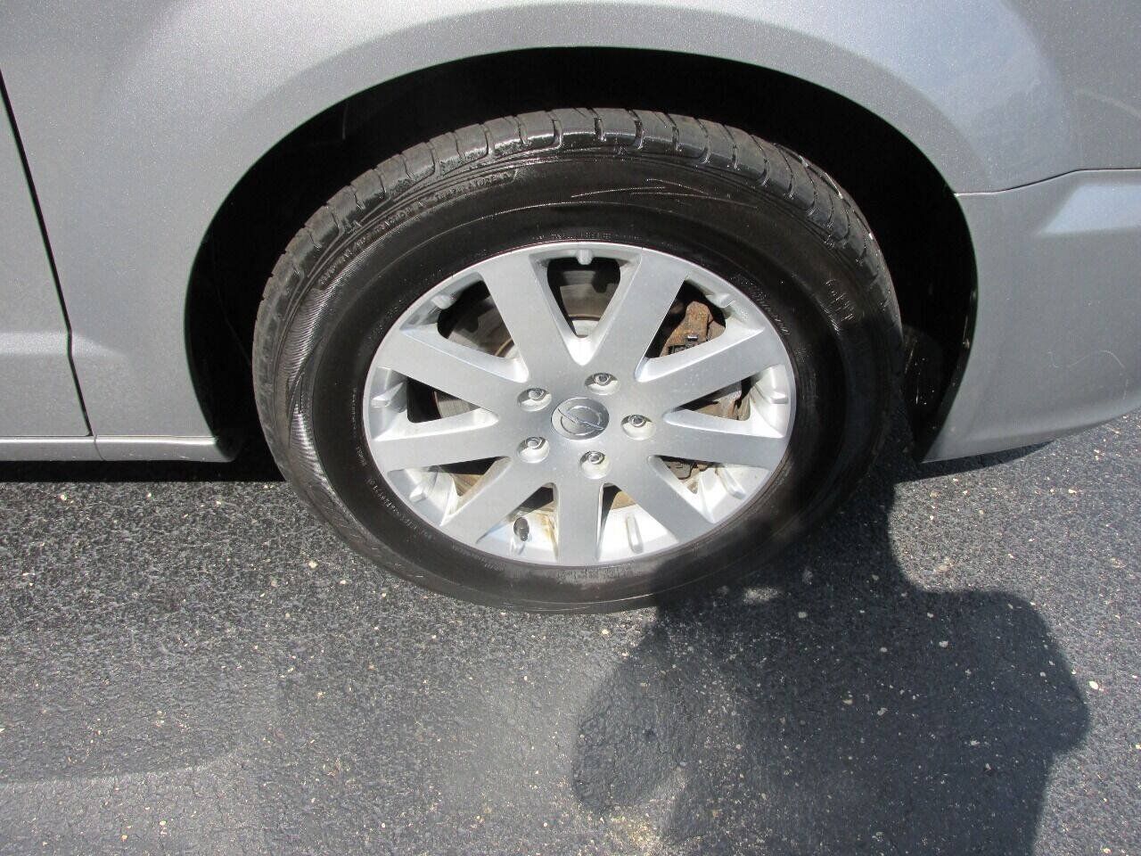Used 2015 Chrysler Town & Country Touring w/ Driver Convenience Group FWD image 46