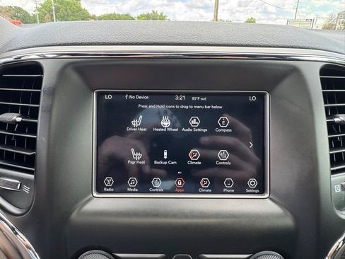 Used 2019 Jeep Grand Cherokee Laredo AWD/4WD image 38