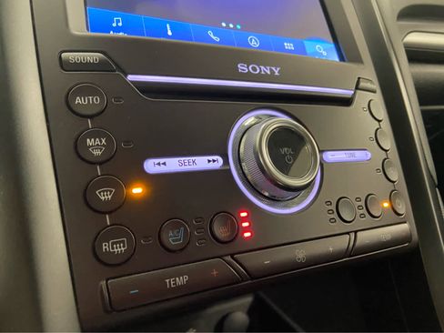 Used 2020 Ford Fusion Titanium image 30