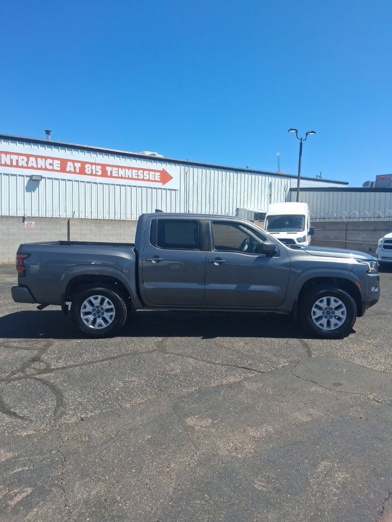 Used 2022 Nissan Frontier SV AWD/4WD image 4