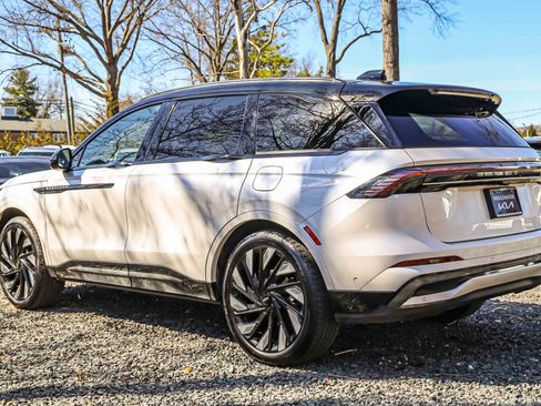 Used 2024 Lincoln Nautilus Reserve w/ Equipment Group 202A image 4