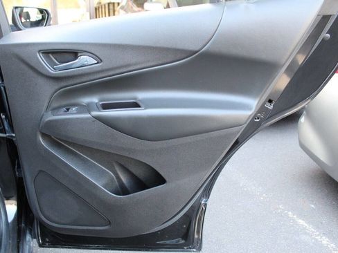 Used 2018 Chevrolet Equinox LT image 12