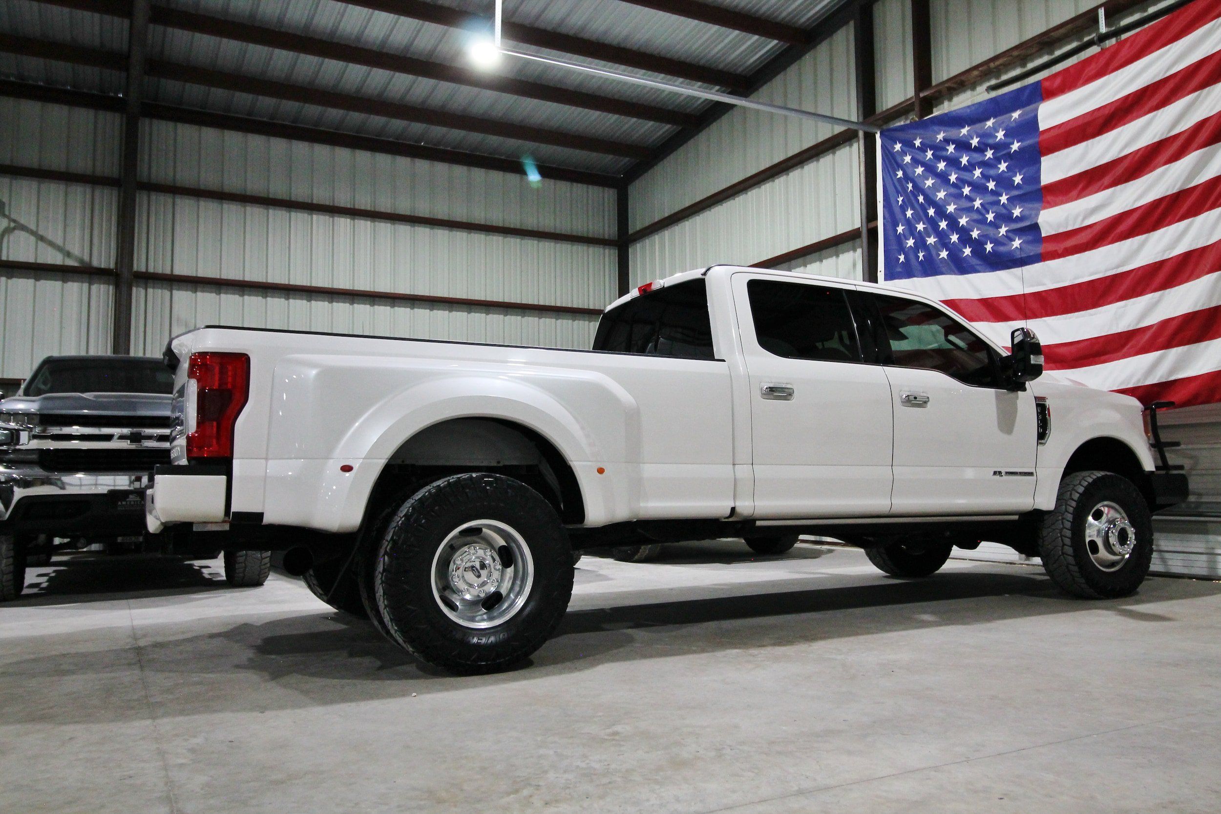 Used 2019 Ford F350 Platinum w/ Platinum Ultimate Package AWD/4WD image 12