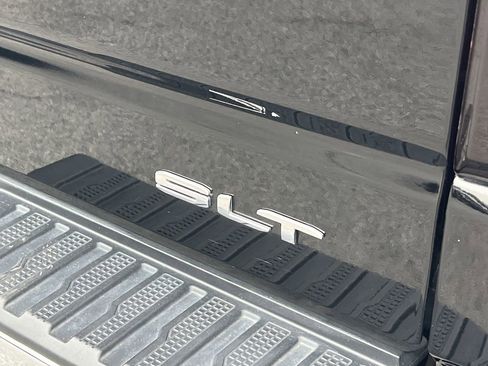 Used 2024 GMC Sierra 1500 SLT image 21