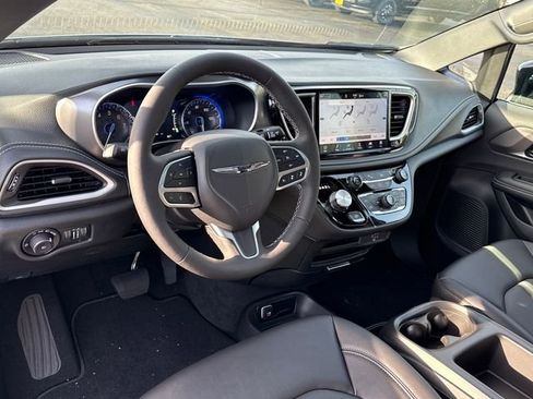 New 2026 Chrysler Pacifica Select image 25