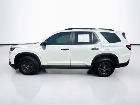Certified 2025 Honda Pilot TrailSport image 4