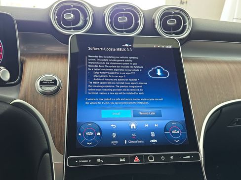 Used 2025 Mercedes-Benz GLC 300 image 20