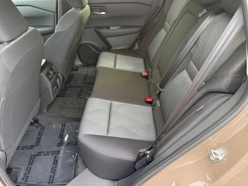 Used 2025 Nissan Rogue SV image 11