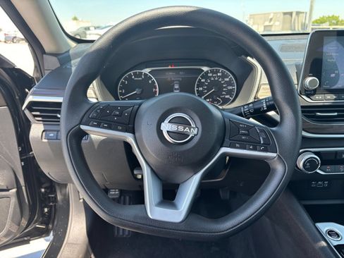 Used 2025 Nissan Altima 2.5 SV FWD image 27