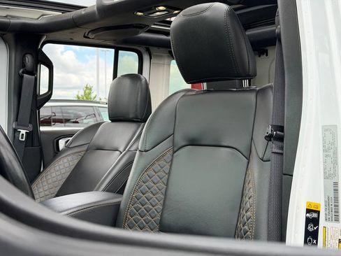 Used 2022 Jeep Wrangler Unlimited Sahara AWD/4WD image 16