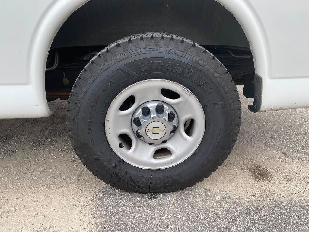 Used 2016 Chevrolet Express 2500 LT w/ LT Preferred Equipment Group RWD image 11