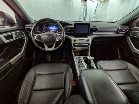 Used 2022 Ford Explorer XLT w/ Equipment Group 202A image 11