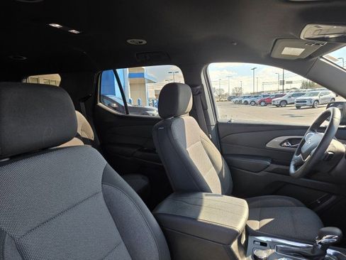 Used 2023 Chevrolet Traverse LT image 10