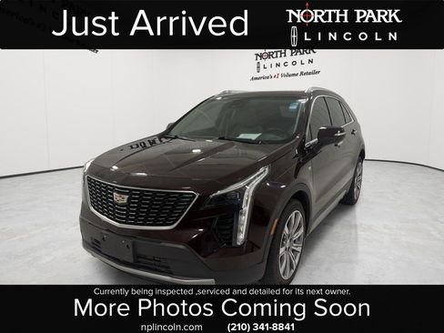 Used 2021 Cadillac XT4 Premium Luxury w/ Cold Weather Package FWD image 1