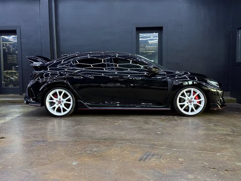 Used 2017 Honda Civic Type R image 10