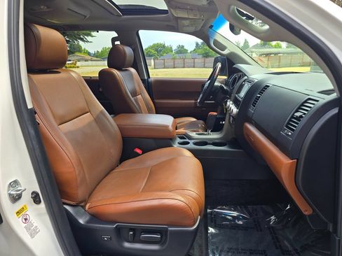 Used 2017 Toyota Sequoia Platinum RWD image 14