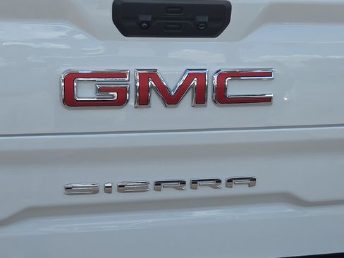 Used 2024 GMC Sierra 1500 SLT w/ SLT Premium Plus Package AWD/4WD image 33