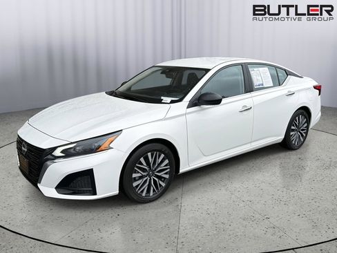Used 2025 Nissan Altima 2.5 SV FWD image 1