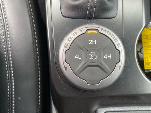 Used 2025 Ford Bronco Outer Banks image 11