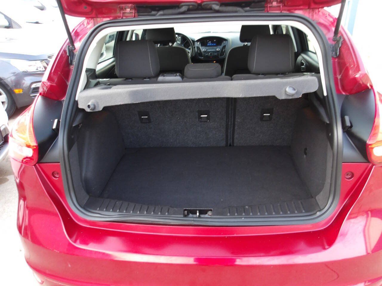 Used 2015 Ford Focus SE w/ SE Sport Package FWD image 25