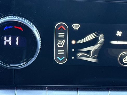 Used 2025 Genesis GV70 3.5T Sport image 22